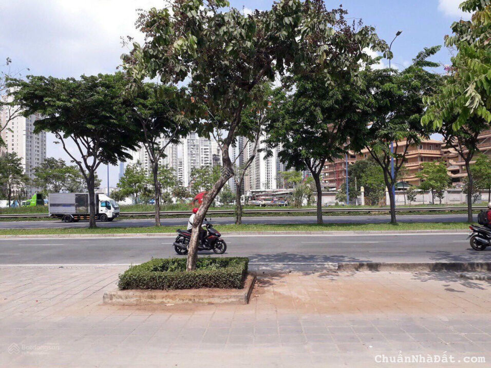 Gấp gấp !! Chủ ngộp ngân hàng nên muốn bán nhanh nhà vị trí quá đẹp quá hot mặt tiền Phạm Văn Đồng