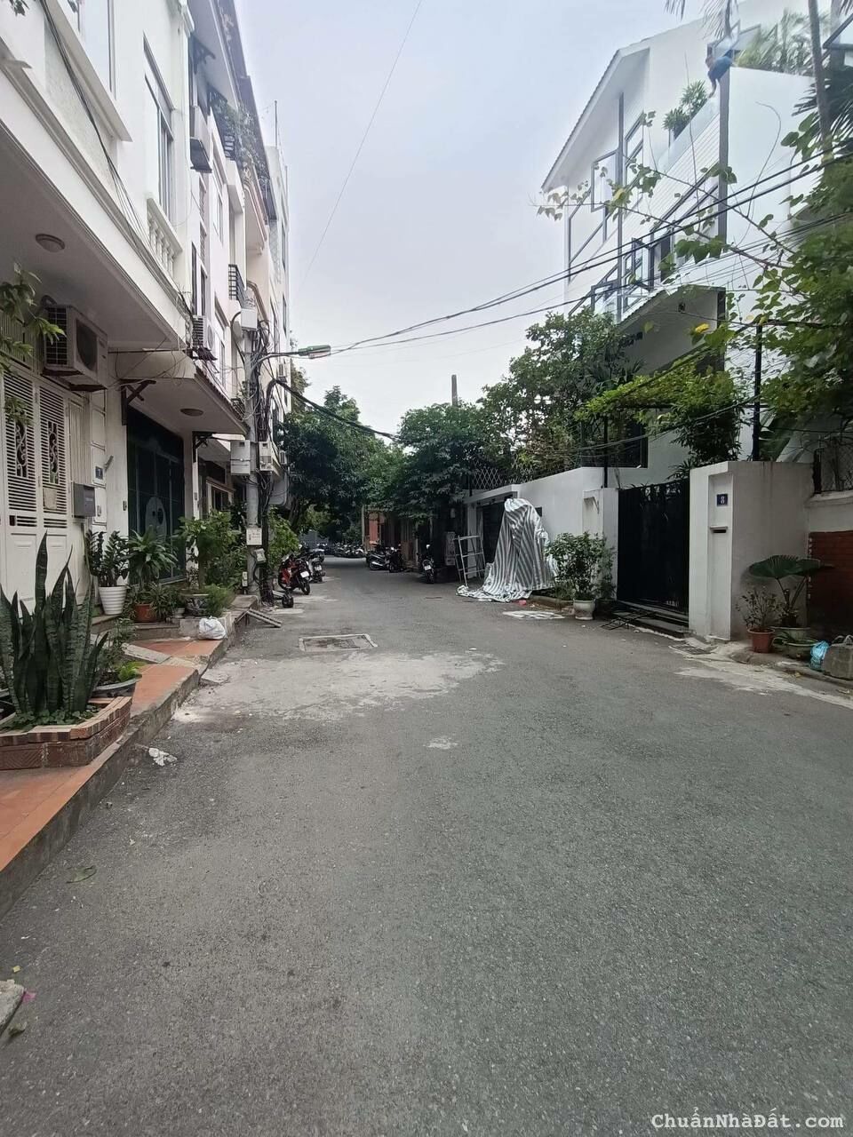 Bán đất tặng nhà phố Lê Trọng Tấn – Phân Lô – Ô tô tránh - Vỉa Hè - Mặt Tiền 8m