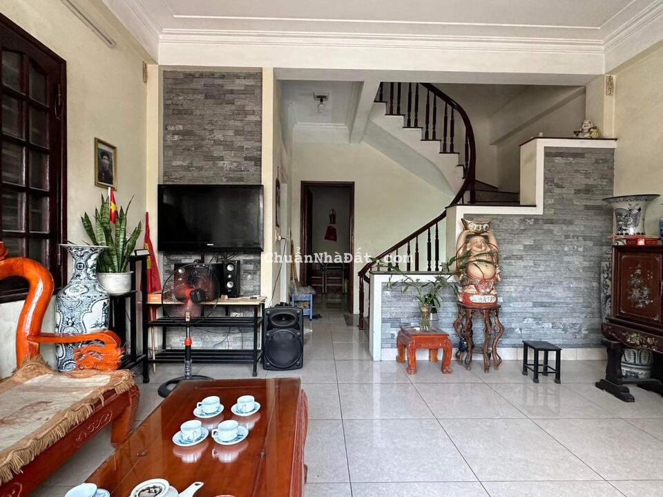 Bán nhà Phạm Văn Đồng lô góc 3 mặt thoáng, vỉa hè rộng, kinh doanh đẳng cấp, 45m2 12.5 tỷ