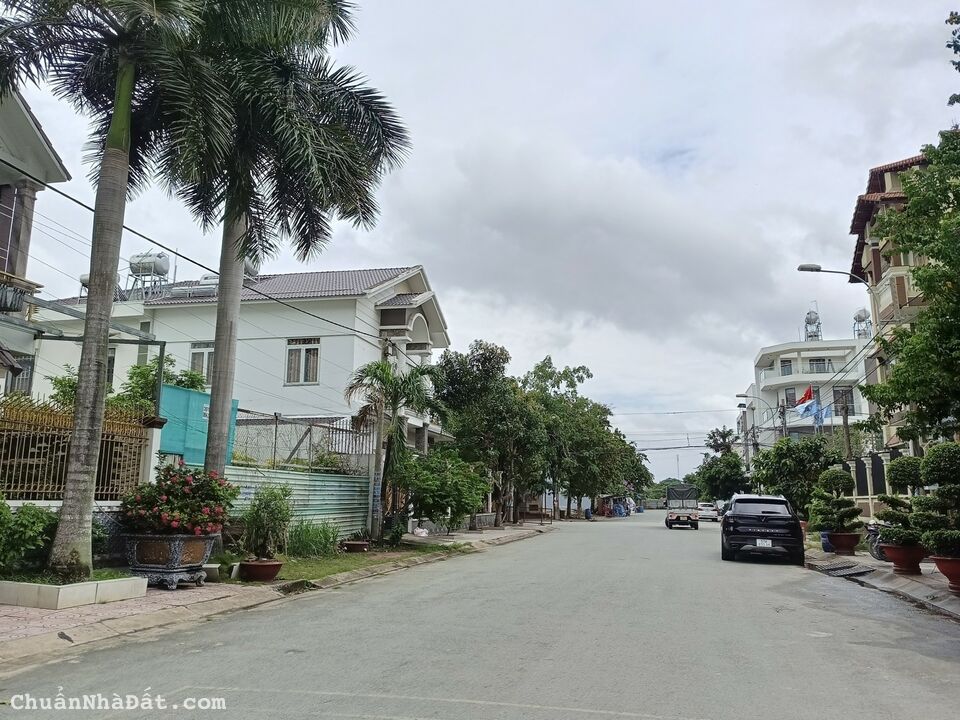 Biệt Thự Đường Số 4 Khu Đồng Danh Bình Chánh DT 9 x 21m Giá 8.2 Tỷ Biệt Thự Đường Số 4 Khu Đồng Danh Bình Chánh DT 9 x 21m Giá 8.2 Tỷ