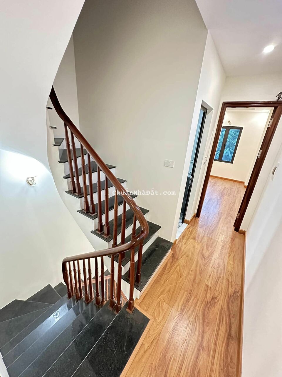 Nhà Vân Canh 30mx4,5 tầng, 20m ra đường ô tô, bãi ô tô ngay đầu ngõ, 150m ra đường 422B chỉ 2,95 tỷ