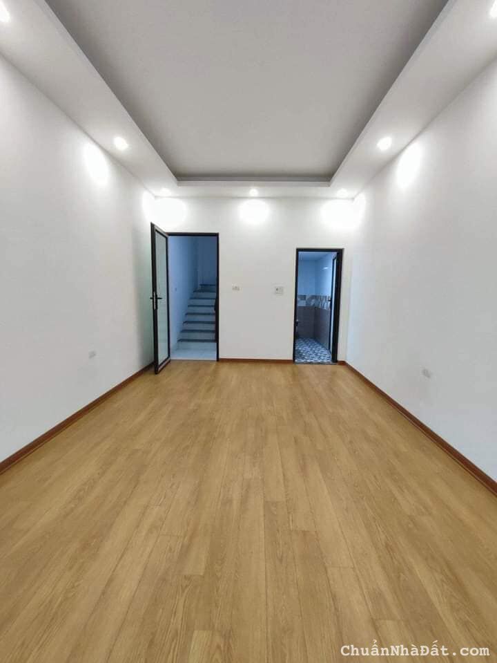 Chỉ 2,65 tỷ có ngay căn nhà xây mới 5 tầng×30m tại Kim Chung, 70m ra đường ô tô, gần KĐT Hinode