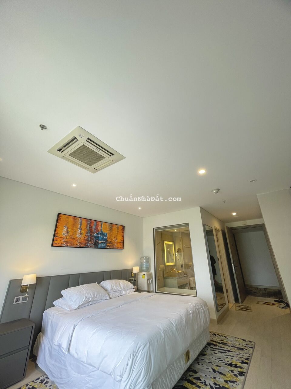 Cho thuê căn hộ cao cấp 1PN tầng cao view thành phố, đầy đủ nội thất, sử dụng free hồ bơi vô cực