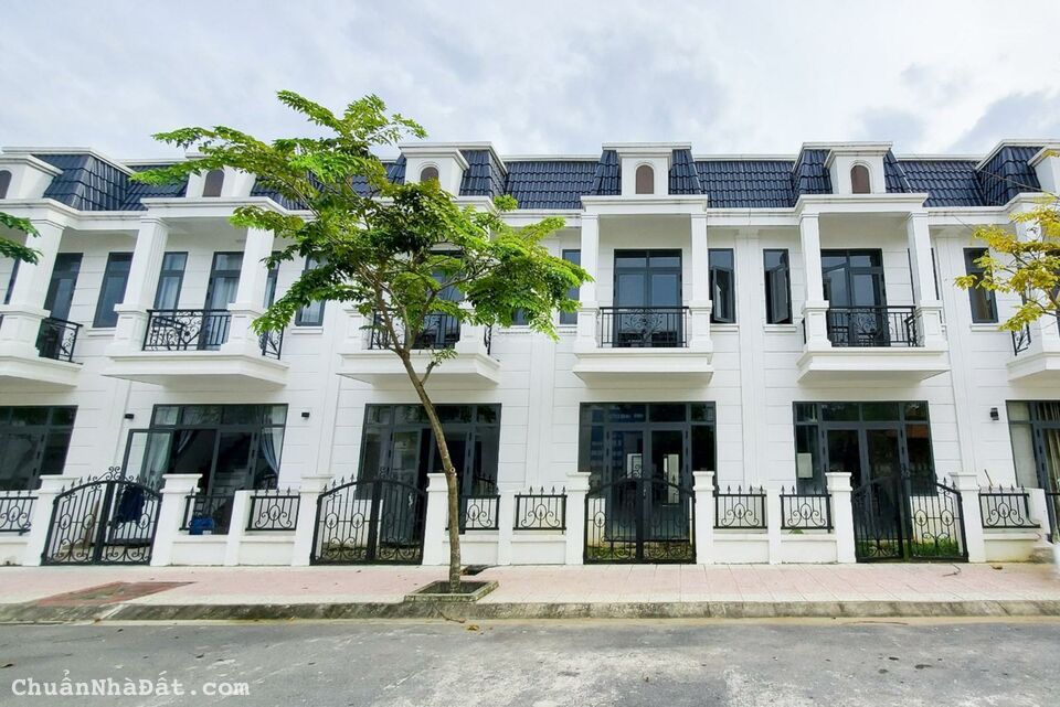 Nhà ngộp 1 trệt 1 lầu siêu đẹp ở khu dân cư vong xoay Kim Hằng