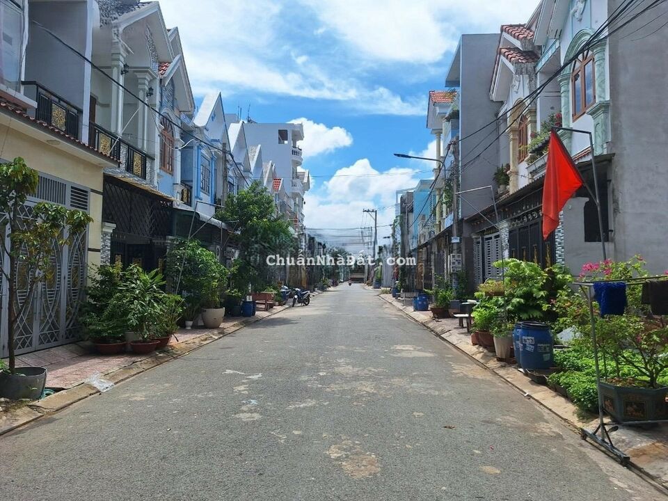 Bán nhà 2 lầu gần vòng xoay An Phú - Thuận An