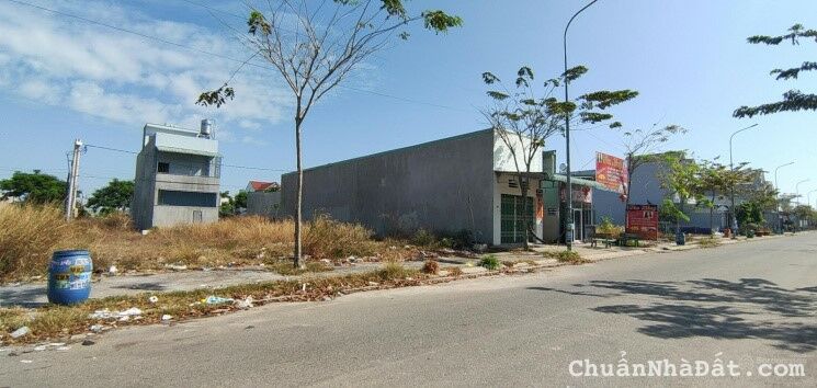 Dọn ra SG sống - bán gấp nhà 3 lầu gần kcn VSIP1