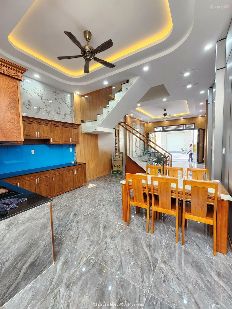 Bán gấp nhà 3 lầu gần ngã tư Hội Nghĩa - 2 tỷ 750