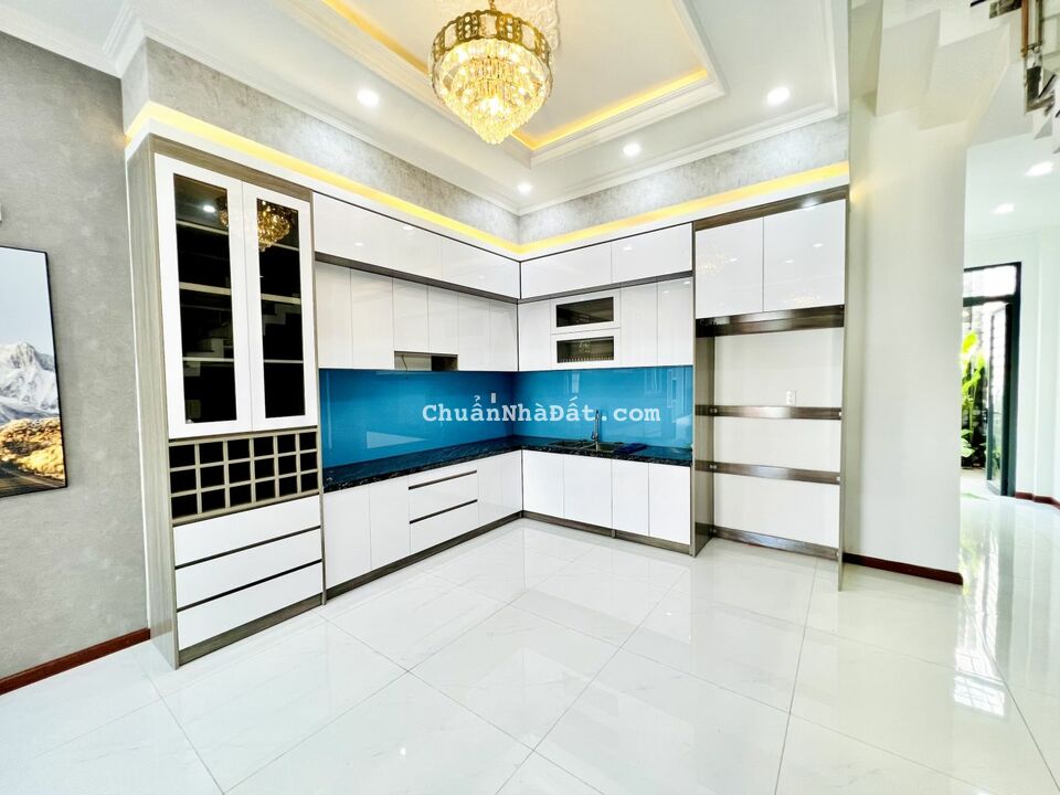 Bán nhà 3 lầu gần nhà máy Lego ở TP Tân UYên