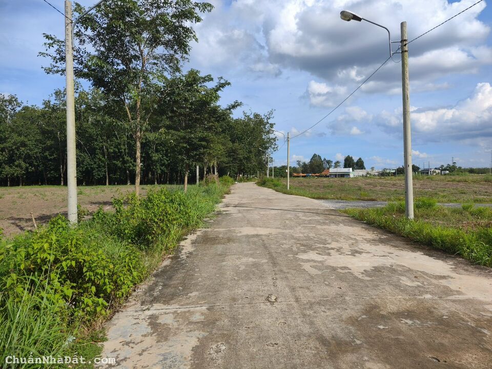 Gồng lãi không nổi cần bán gấp 10 mét ngang đất ở TX Chơn Thành