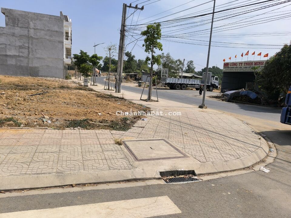 Lô góc 2 mặt tiền siêu đẹp - ngang 7, bo hơn 20 mét vỉa hè