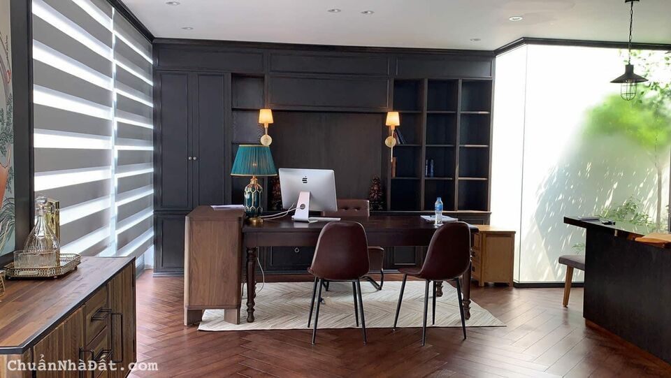 Bán biệt thự KDC 10 Mẫu - Nguyễn Duy Trinh p.Bình Trưng Đông Quận 2 _ 3 tầng thang máy hoàn công