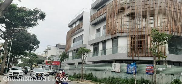 Cho thuê mặt bằng mặt tiền trục chính nối ra Đỗ Xuân Hợp - Nguyễn Duy Trinh Quận 2 Góc 2mt 9m x18m 