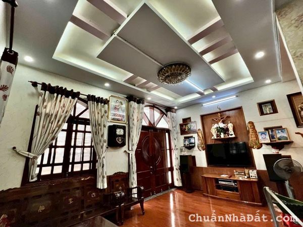 Bán gấp biệt thự Quận 2 căn góc 2 mặt tiền phường Bình Trưng Tây  cách Nguyễn Thị Định 20m