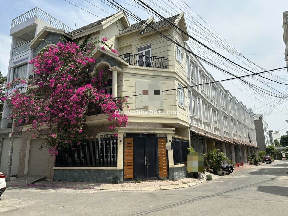 Bán nhà đẹp đường 827 Phường Phú Hữu Quận 9 Căn góc 72,9m2 vị trí đẹp Giá TL lộc. Xem nhà dễ 