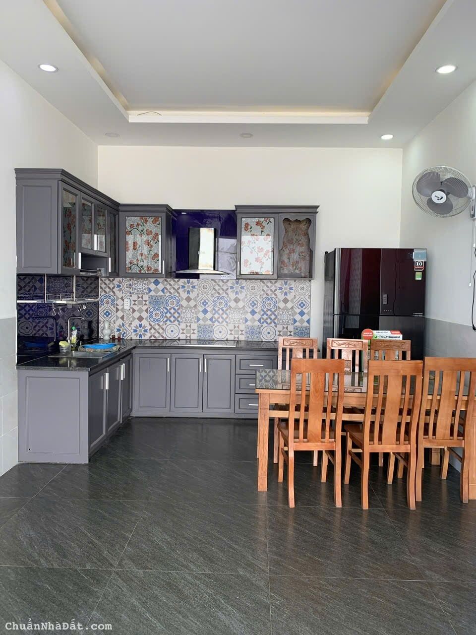 Bán nhà đẹp đường 827 Phường Phú Hữu Quận 9 Căn góc 72,9m2 vị trí đẹp Giá TL lộc. Xem nhà dễ 