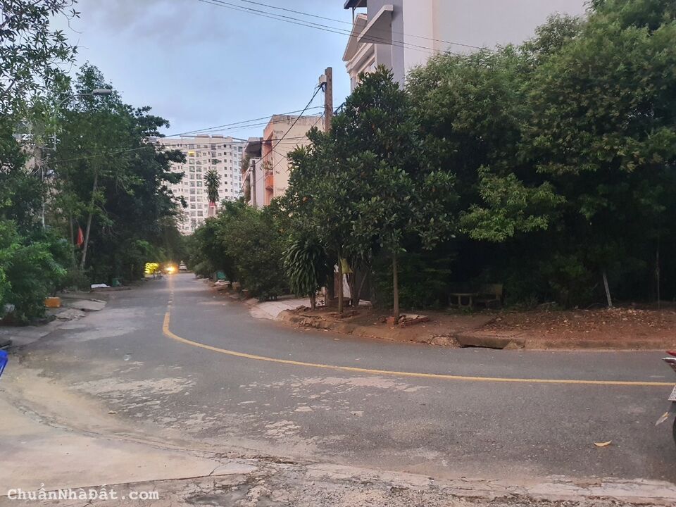 Bán đất dự án KDC 10 Mẫu (Đường 49 và Nguyễn Duy Trinh Quận 2 lo F góc 3 mặt tiền Giá TL