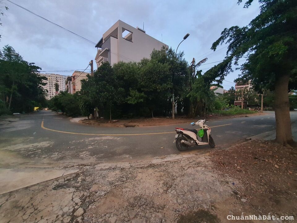 Bán đất dự án KDC 10 Mẫu (Đường 49 và Nguyễn Duy Trinh Quận 2 lo F góc 3 mặt tiền Giá TL