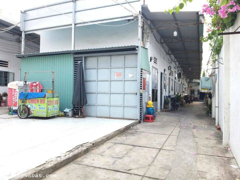 Bán dãy trọ mặt tiền đường ô tô phường Bình Trưng Đông Quận 2  DT: 883m2 - DTSD: 799m2.(19m x 39m).