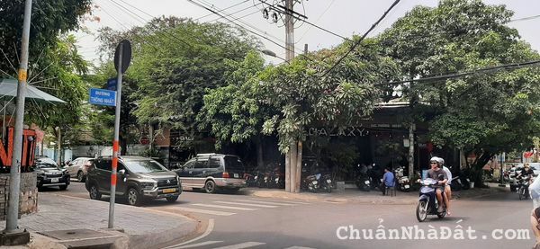 Chủ gửi cho thuê nhà mặt tiền số 3 Einstein p. Bình thọ Thủ đức Dt đất gần 600m2, ngang gần 15m 