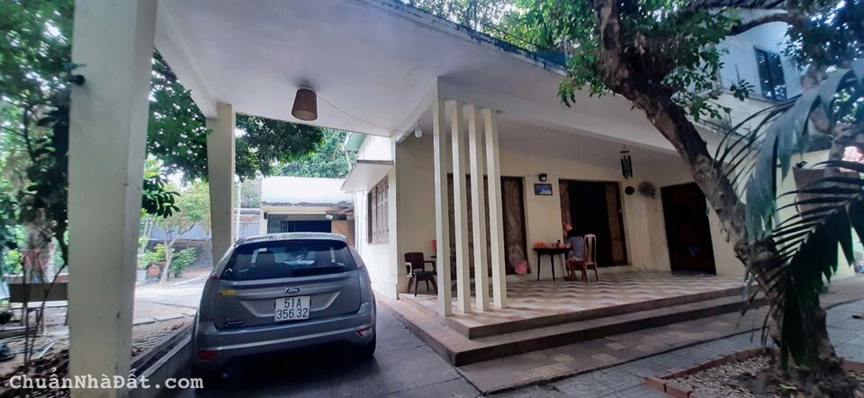 Chủ gửi cho thuê nhà mặt tiền số 3 Einstein p. Bình thọ Thủ đức Dt đất gần 600m2, ngang gần 15m 