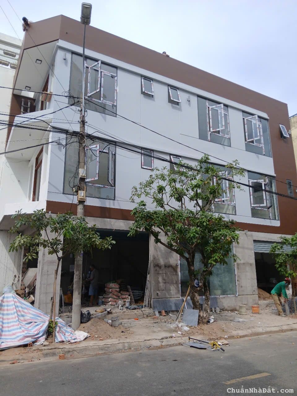 Cho thuê nhà mặt tiền đường 50 phường Bình Trưng Đông Quận 2 - kdc 10 Mẫu đối diện khu vui chơi 