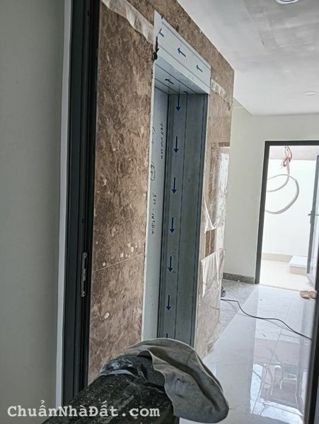 Cho thuê nhà mặt tiền Nguyễn Thị Định Quận 2 Dt 4.7m x 22m Xây Dựng Hầm 6 tầng. Thang máy