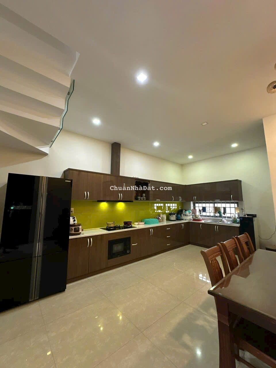 Bán nhà đẹp đường Dương Đình Nghệ 3 tầng 1 tum, 100m2 đất đi thẳng ra biển Mỹ Khê. LH: 0903 211 711 Bán nhà đẹp đường Dương Đình Nghệ 3 tầng 1 tum, 100m2 đất đi thẳng ra biển Mỹ Khê. LH: 0903 211 711