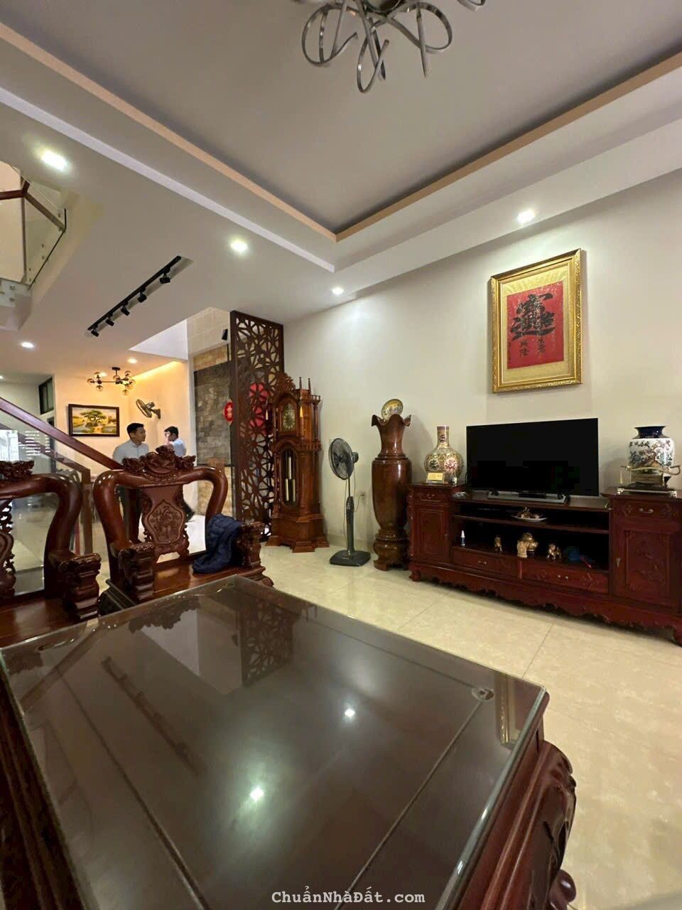 Bán nhà đẹp đường Dương Đình Nghệ 3 tầng 1 tum, 100m2 đất đi thẳng ra biển Mỹ Khê. LH: 0903 211 711 Bán nhà đẹp đường Dương Đình Nghệ 3 tầng 1 tum, 100m2 đất đi thẳng ra biển Mỹ Khê. LH: 0903 211 711