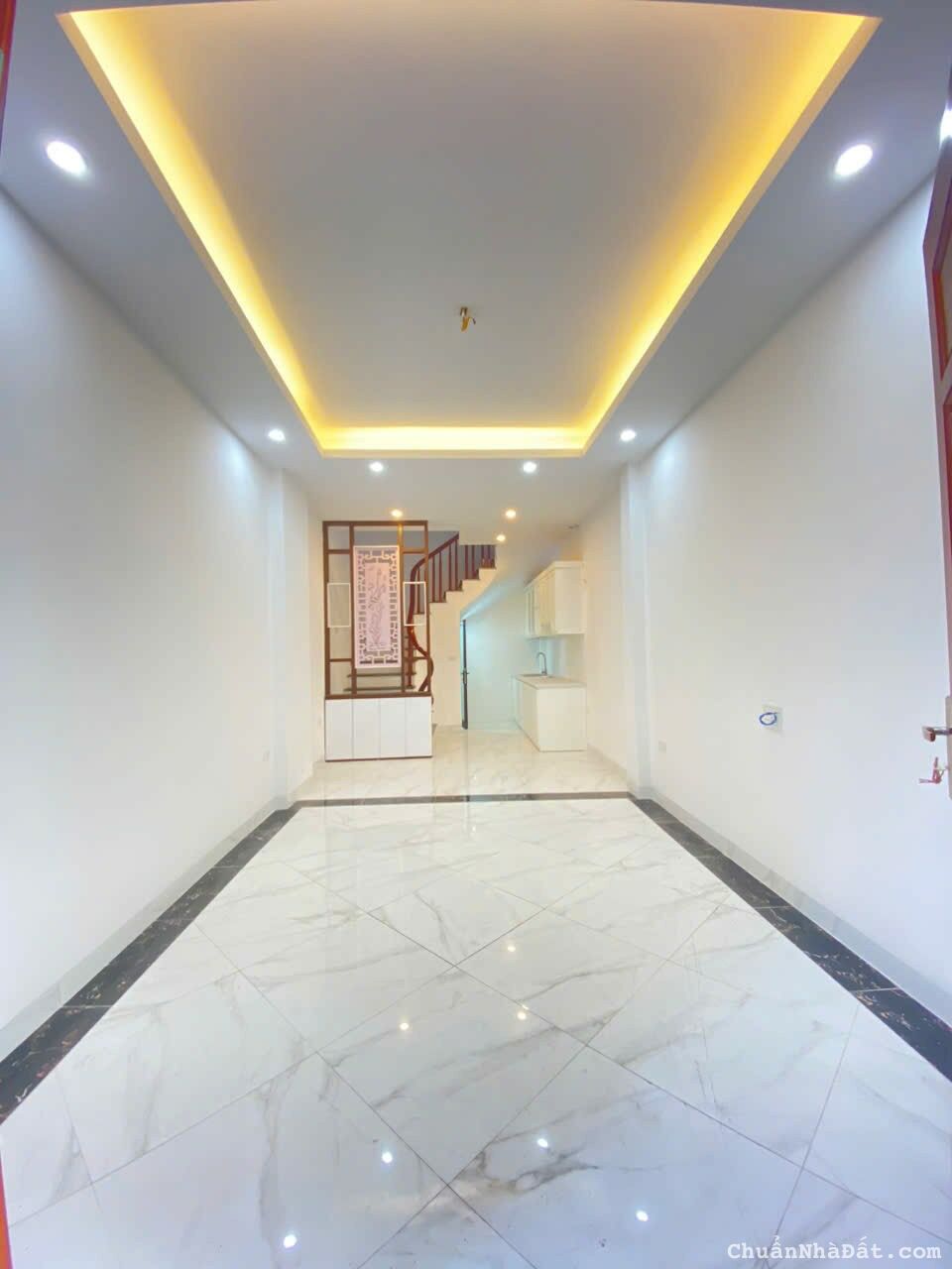 🏡✨Bán Nhà 5 Tầng 33m ở THẠCH BÀN🏡✨trường học,chợ,đường lớn oto đỗ đi lại ngày đêm, giá 3.x tỷ