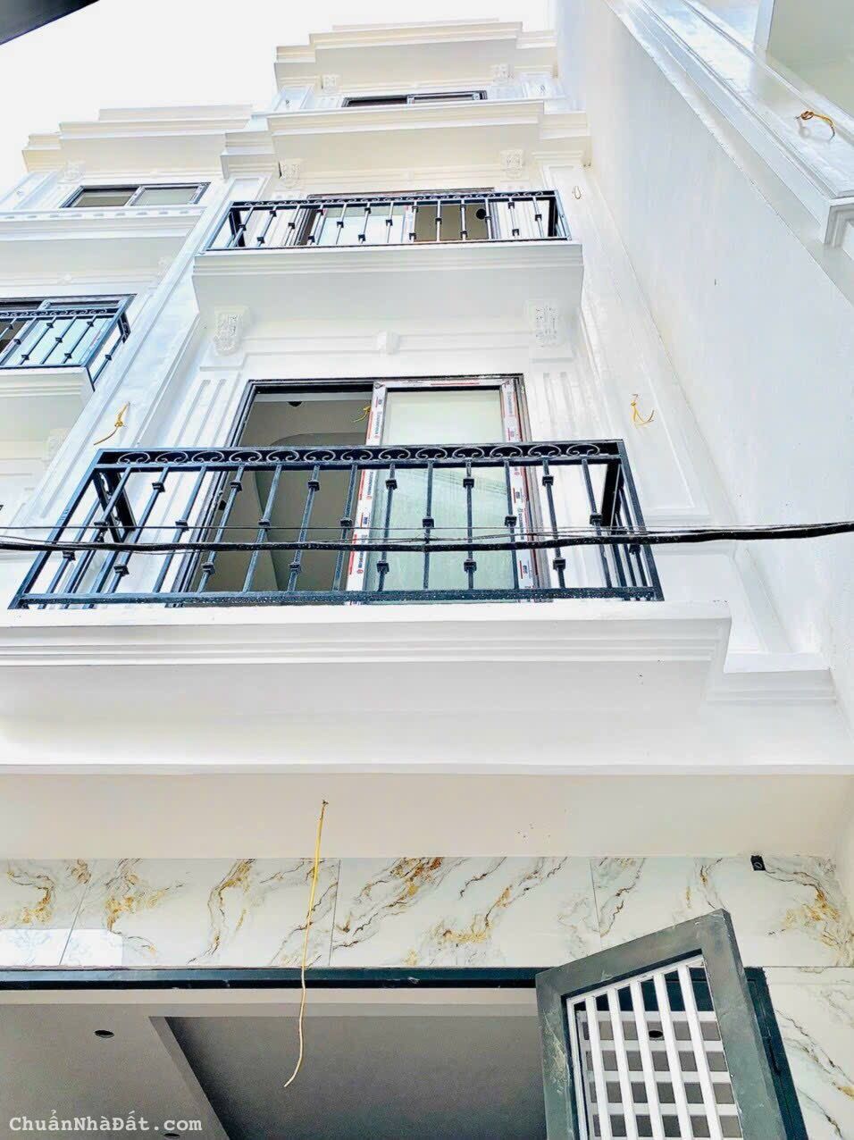 🏠 Nhà Thạch Bàn 36m 5 tầng oto đỗ cửa , full nội thất xò , 300m Aeon + hồ Gươm, giá 3.3 tỷ  🌟 👉 