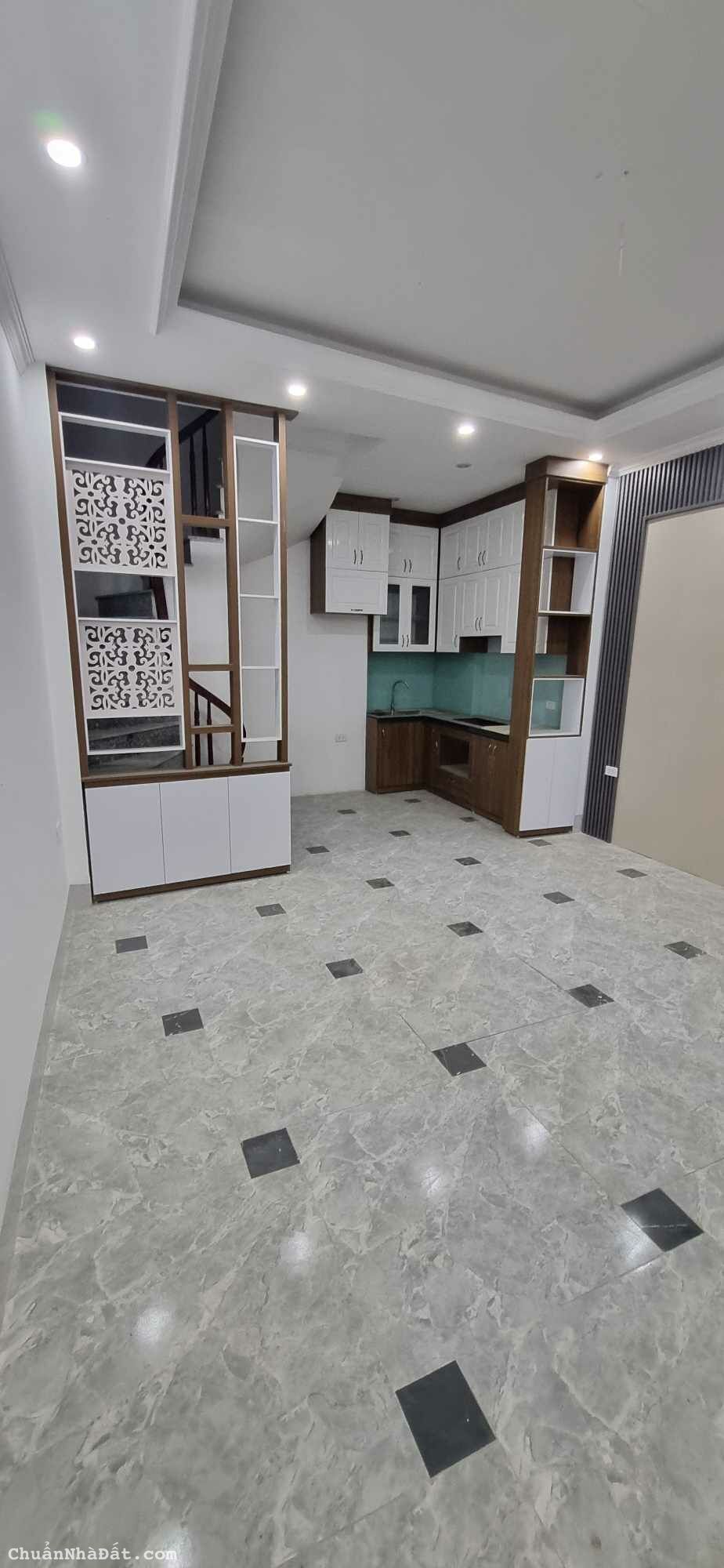 🏠BÁN NHÀ 5 TẦNG X 38M² TẠI LONG BIÊN🏠👉tiện ích đầy đủ,đường thông hè thoáng,giá 3.85 tỷ