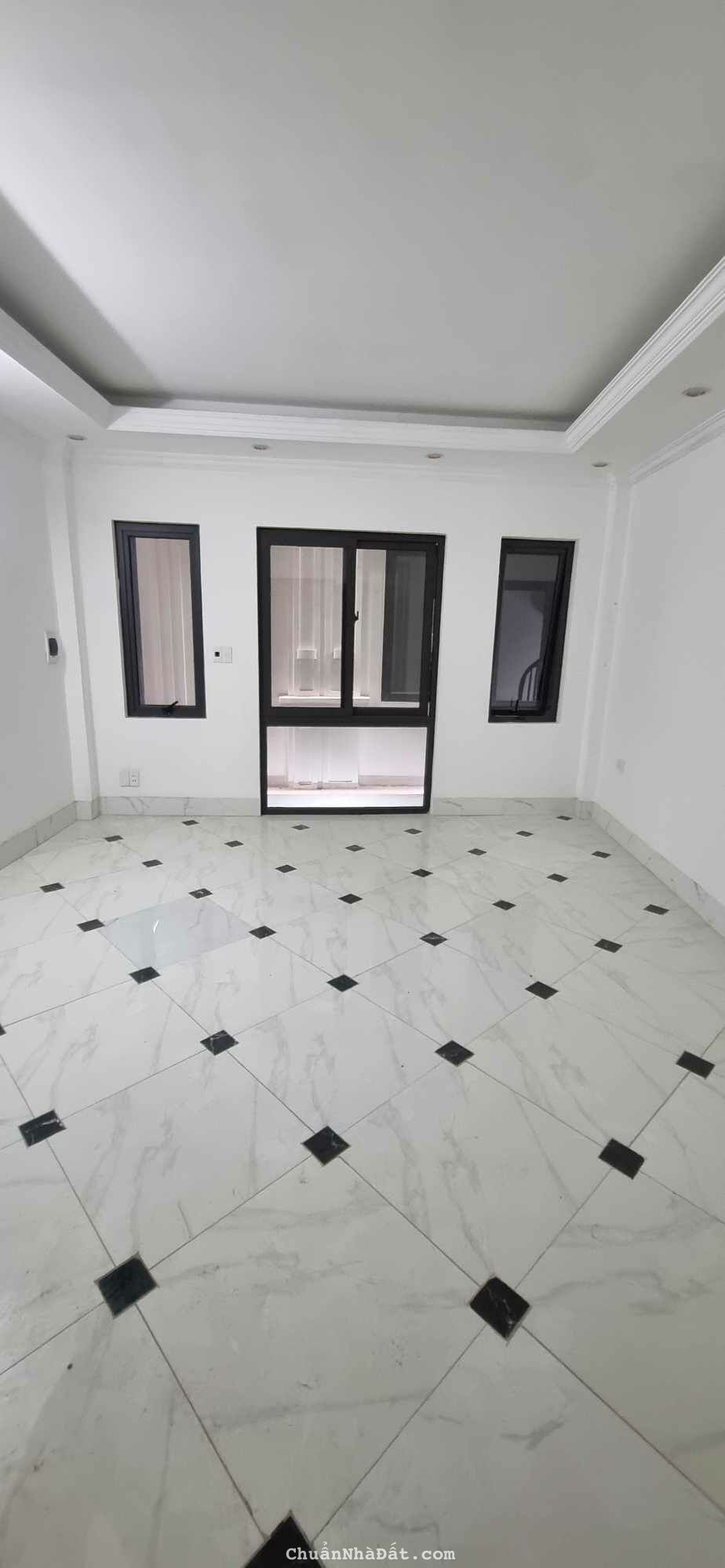 🏠BÁN NHÀ 5 TẦNG X 38M² TẠI LONG BIÊN🏠👉tiện ích đầy đủ,đường thông hè thoáng,giá 3.85 tỷ