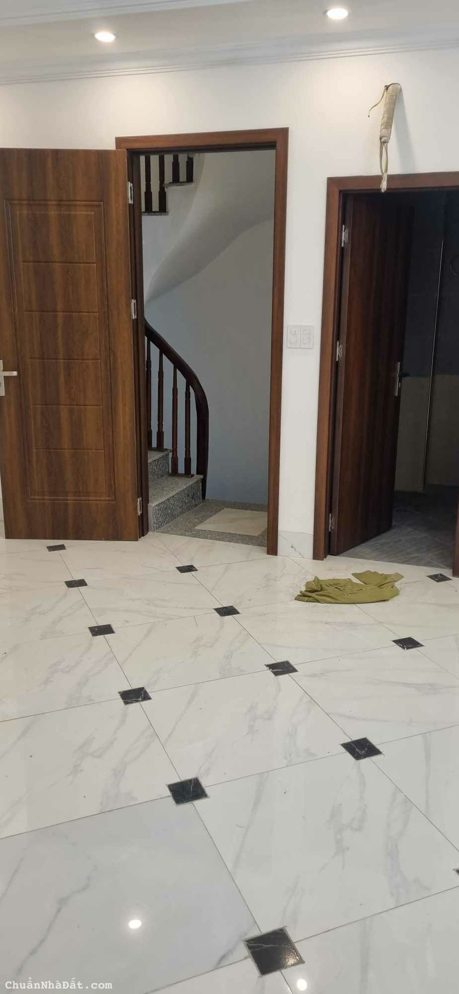 🏠BÁN NHÀ 5 TẦNG X 38M² TẠI LONG BIÊN🏠👉tiện ích đầy đủ,đường thông hè thoáng,giá 3.85 tỷ