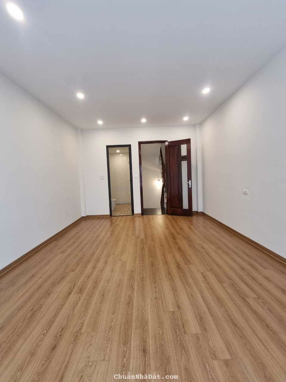 🏡 **BÁN NHÀ TẠI THƯỢNG THANH - 5 TẦNG - 34M2 - NGÕ THÔNG - GẦN TRƯỜNG HỌC CẤP 1, 2, 3 -GIÁ 3.35 tỷ