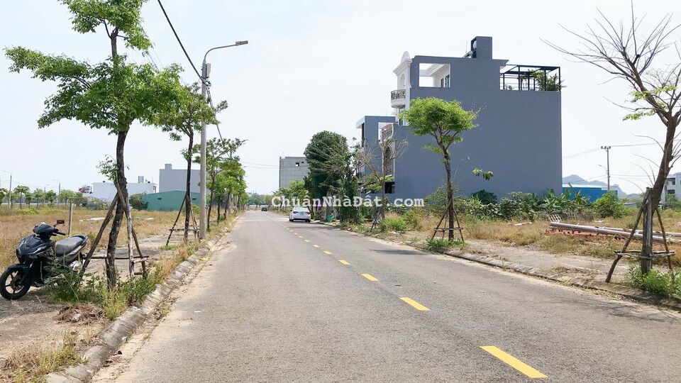 B2.139 lô 32 vệt cây xanh chính chủ giá rẻ