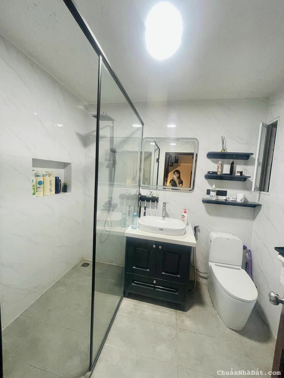 Bán biệt thự sân vườn mặt phố 155m2 mặt tiền 8,5m 33 tỷ nhà 2 mặt thoáng, đẹp ở luôn và ngay