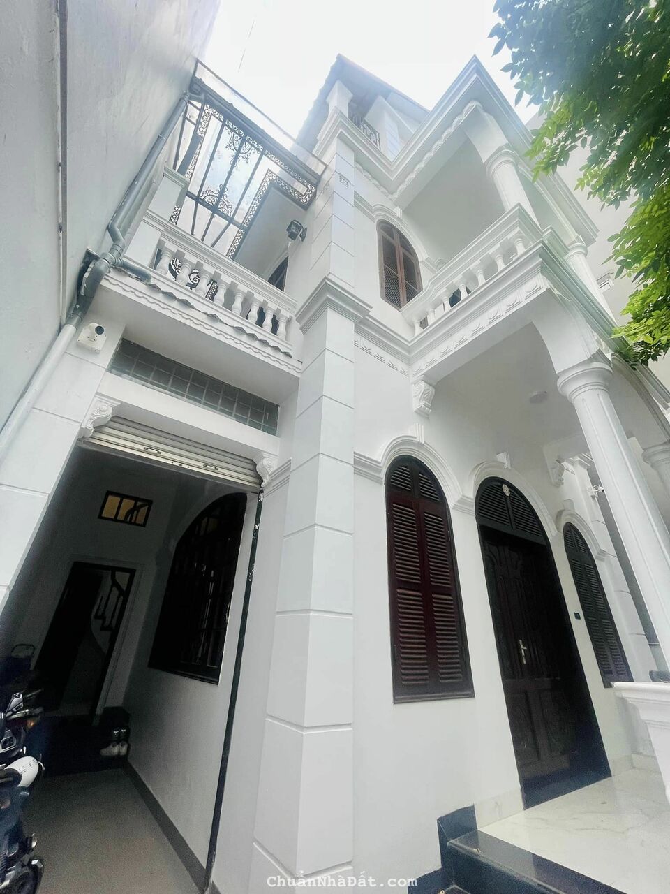 Bán biệt thự sân vườn mặt phố 155m2 mặt tiền 8,5m 33 tỷ nhà 2 mặt thoáng, đẹp ở luôn và ngay