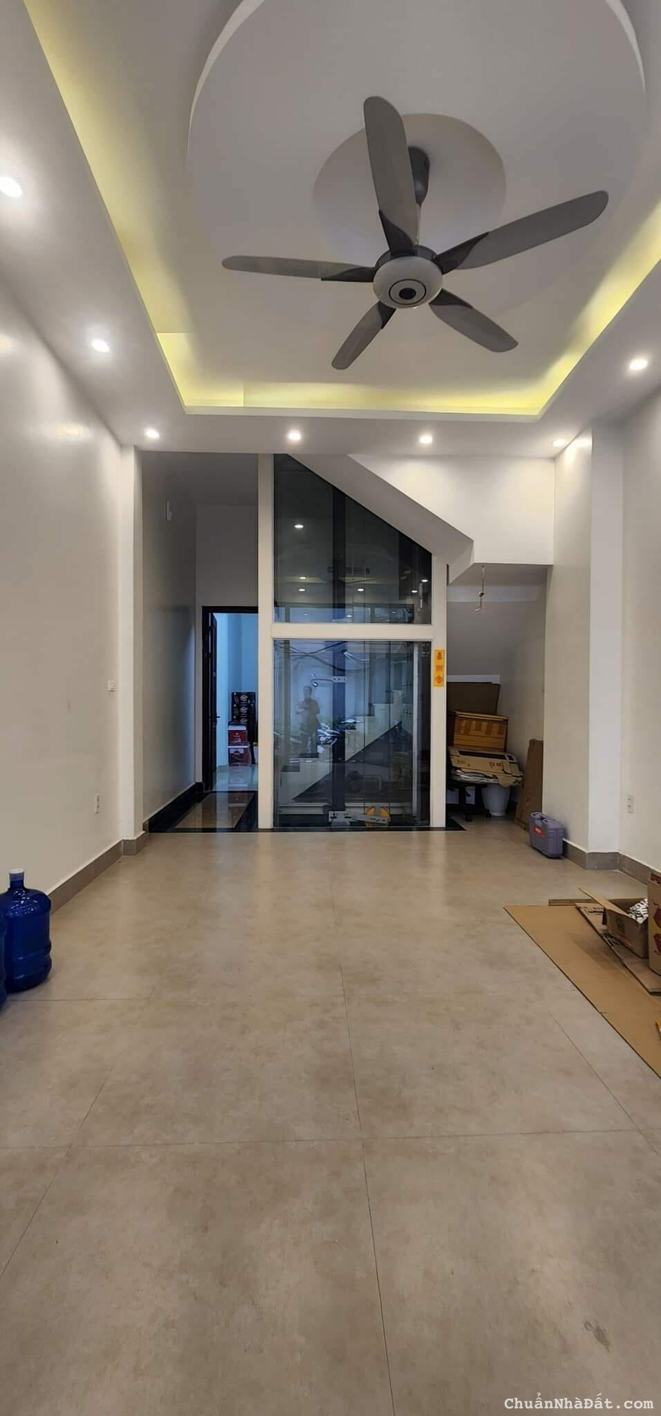 Nhà 7 tầng thang máy ngõ phân lô ô tô tránh, ô tô vào nhà, làm văn phòng, kinh doanh căn hộ dịch vụ Nhà 7 tầng thang máy ngõ phân lô ô tô tránh, ô tô vào nhà, làm văn phòng, kinh doanh căn hộ dịch vụ