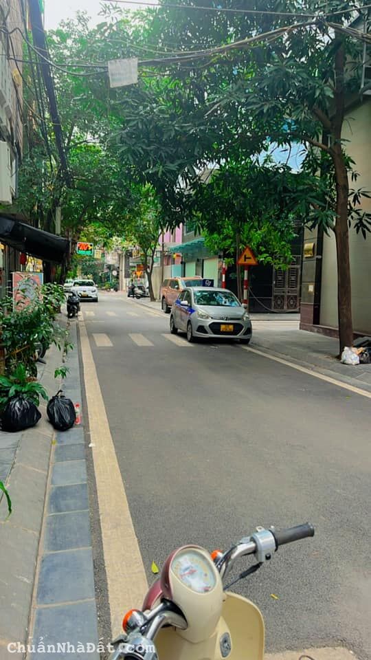 Bán nhà 4 tầng ở ngay, phố Trần Nguyên Đán KĐT Định Công, 118m2, MT 6,6m, 26 tỷ, gara oto sân vườn Bán nhà 4 tầng ở ngay, phố Trần Nguyên Đán KĐT Định Công, 118m2, MT 6,6m, 26 tỷ, gara oto sân vườn