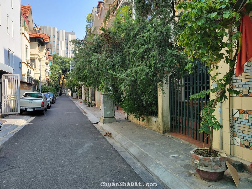 Bán nhà 4 tầng ở ngay, phố Trần Nguyên Đán KĐT Định Công, 118m2, MT 6,6m, 26 tỷ, gara oto sân vườn Bán nhà 4 tầng ở ngay, phố Trần Nguyên Đán KĐT Định Công, 118m2, MT 6,6m, 26 tỷ, gara oto sân vườn