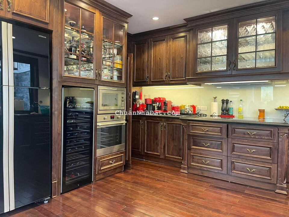 Bán biệt thự Ciputra, Tây Hồ, Hà Nội, Lô góc – hai mặt tiền – thang máy – nội thất cao cấp.