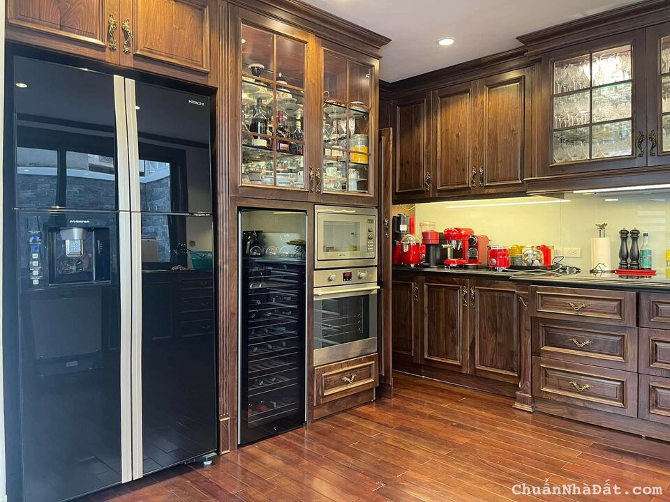 Bán biệt thự Ciputra, Tây Hồ, Hà Nội, Lô góc – hai mặt tiền – thang máy – nội thất cao cấp.