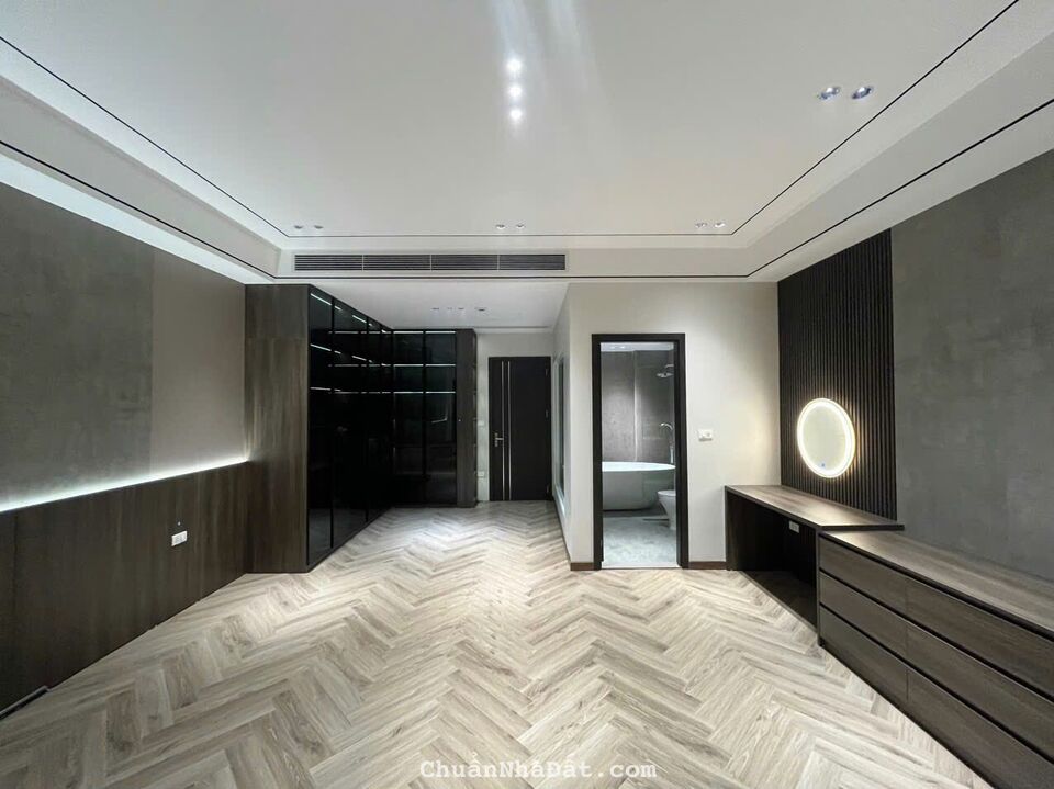 Bán Siêu Phẩm Phố Nguyễn Văn Cừ Giá Cực Ưu Đãi