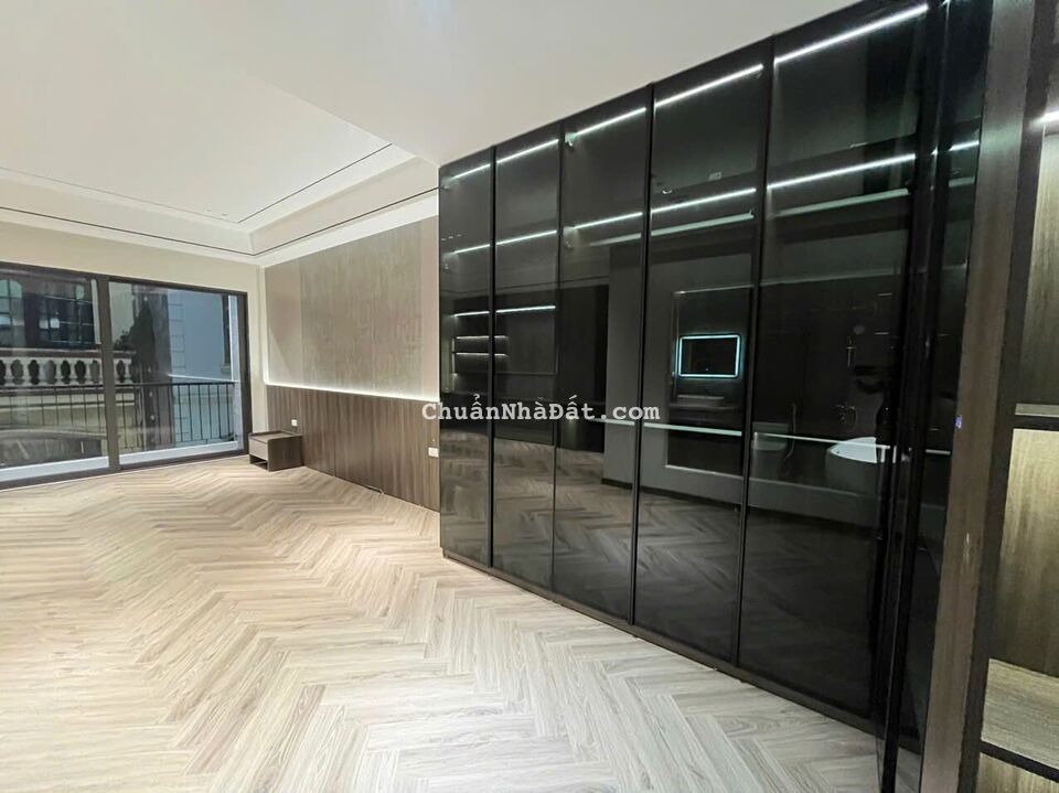 Bán Siêu Phẩm Phố Nguyễn Văn Cừ Giá Cực Ưu Đãi