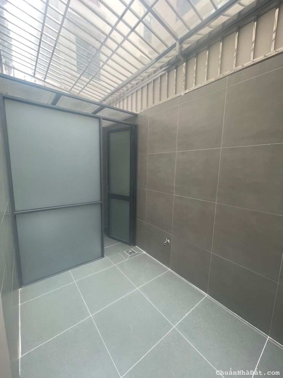 Bán mặt tiền đường số 3 city land park hill đã hoàn thiện,có thang máy đang có hợp đồng thuê 65tr