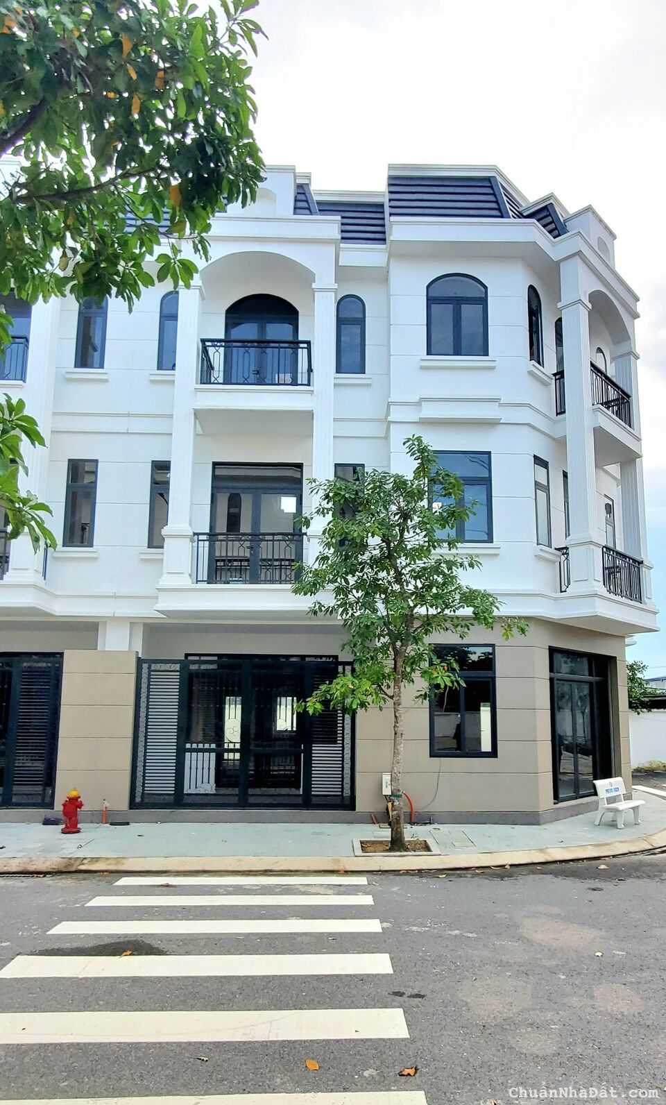 Trả trước 1,17 tỷ (30%) nhận ngay nhà phố Phước Điền Midtown đối diện chợ