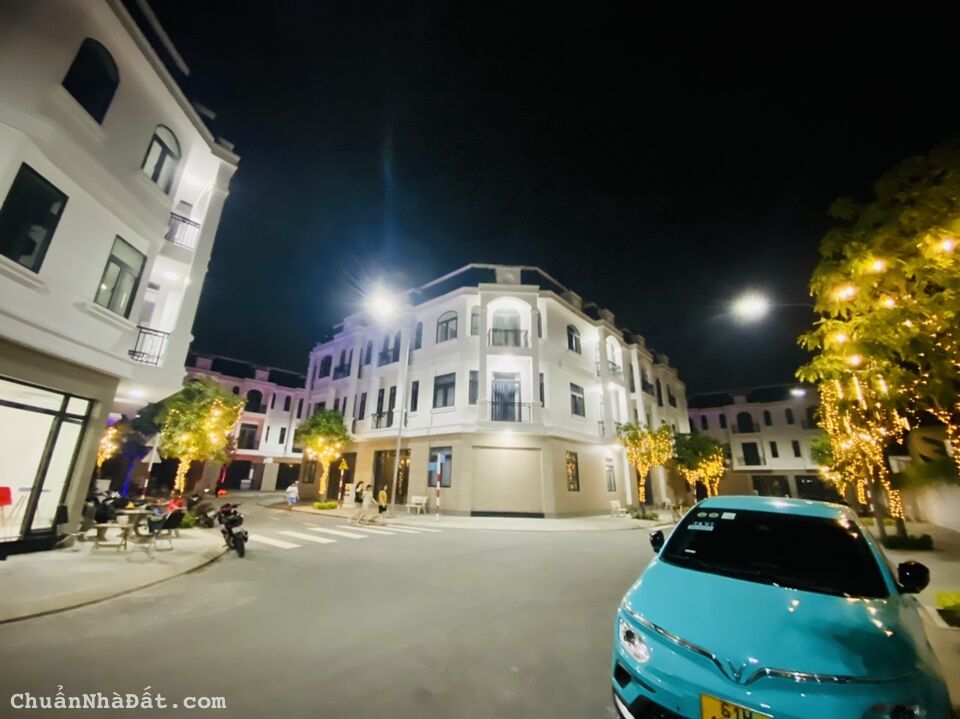 Trả trước 1,17 tỷ (30%) nhận ngay nhà phố Phước Điền Midtown đối diện chợ