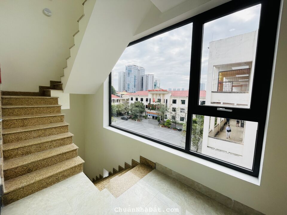 Cho thuê văn phòng 105m2 tại Mặt phố Khuất Duy Tiến giá chỉ 14 triệu