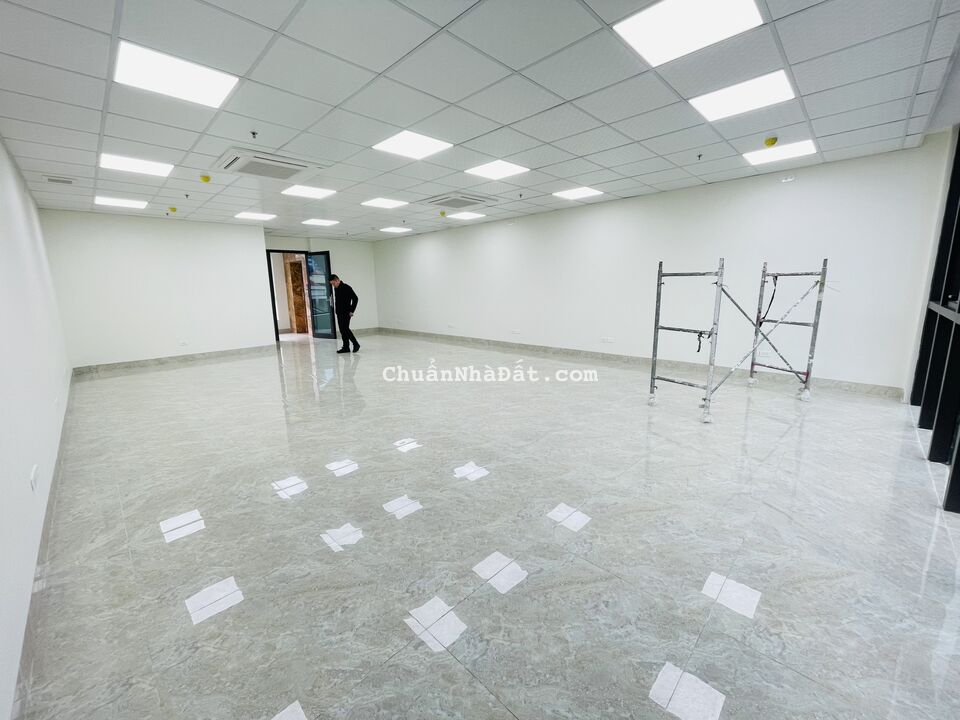 Cho thuê văn phòng 105m2 tại Mặt phố Khuất Duy Tiến giá chỉ 14 triệu