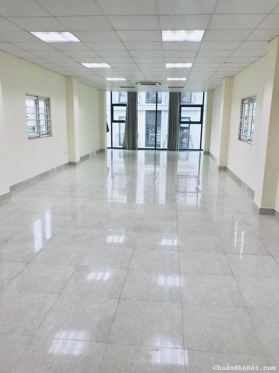 Cho thuê văn phòng 90m2 tại Mặt phố Nguyễn Ngọc Nại - Thanh Xuân